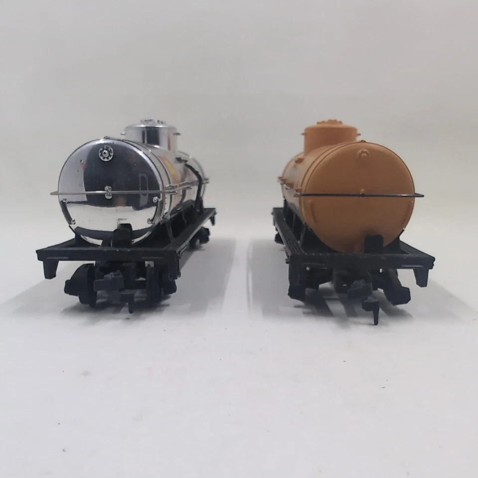 Tyco HO Scale Shell Oil Single Dome Tanker Car Lot Chrome + Yellow Hong Kong (2) - Image 4 of 4