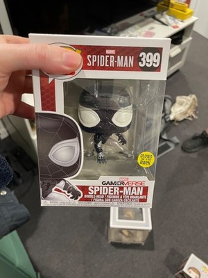 Spider-Man Funko Pop Vinyl # 399 Glow Slight box damage (Gamerverse) + Protector
