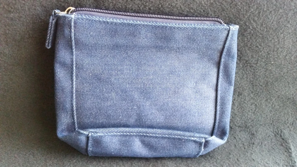 Bolso de Maquillaje Denim de CACHAREL Paris Parfums Foto 2 de 2