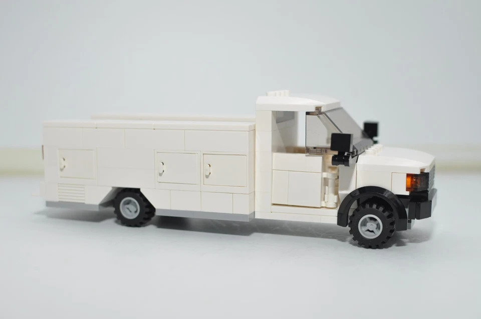 Camión utilitario de trabajo blanco modelo MOC personalizado compatible construido con ladrillos LEGO® Foto 4 de 4