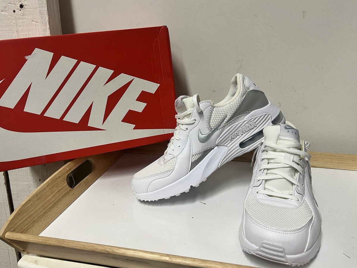 国内配送 NIKE WMNS AIR MAX EXCEE WHITE /LLIC PLATINUM Women's Air Max Excee White/Platinum/White – Tradehome Shoes