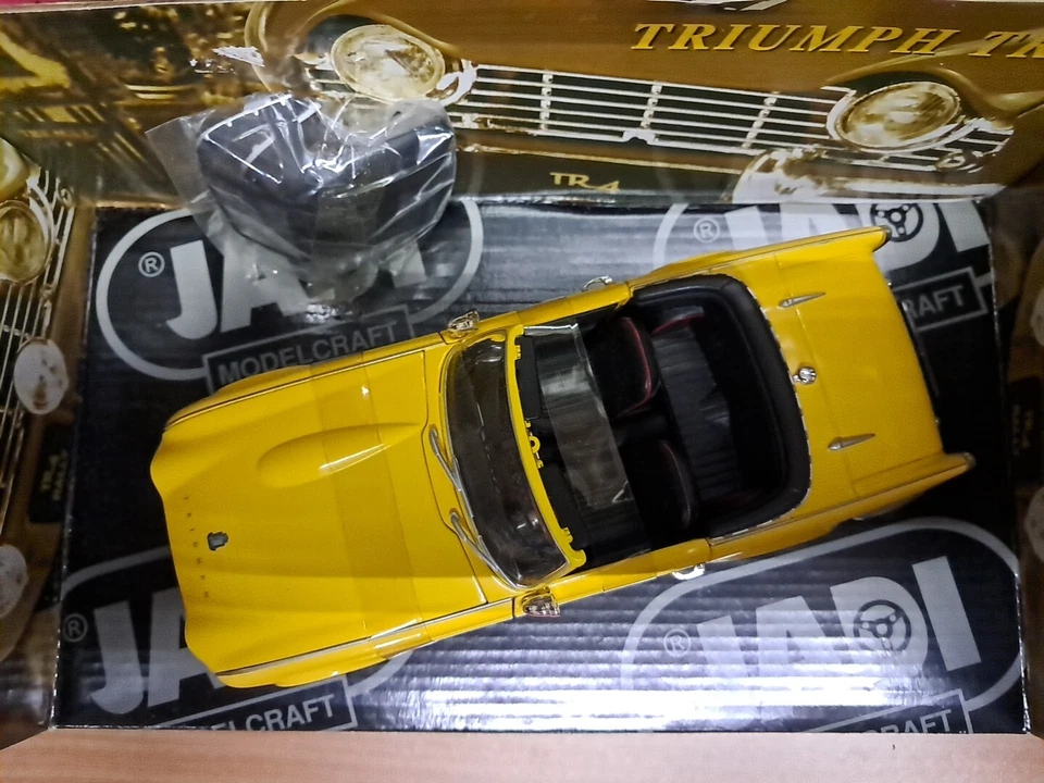 Jadi Triumph TR4   1/18 - Immagine 4 di 4