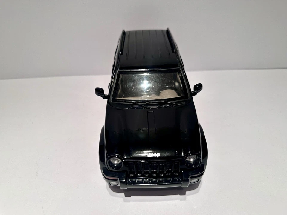 Matchbox 2004 Jeep Liberty Limited 4X4 Black 1/18 Scale Model Car NO TAILGATE - Image 4 of 4