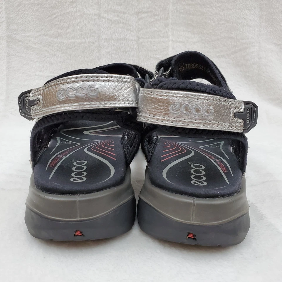 Zapatos Ecco Para Mujer Talla 40 (US 9-9.5) Negro/Plateado Sandalia Todoterreno Senderismo Aire Libre Foto 4 de 4