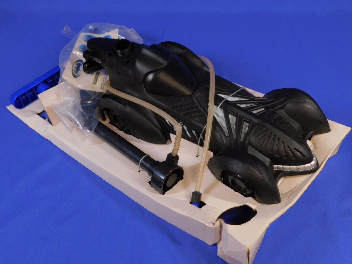 BATMAN FOREVER SUPER SOAKER BATMOBILE HIGH SPEED WATER