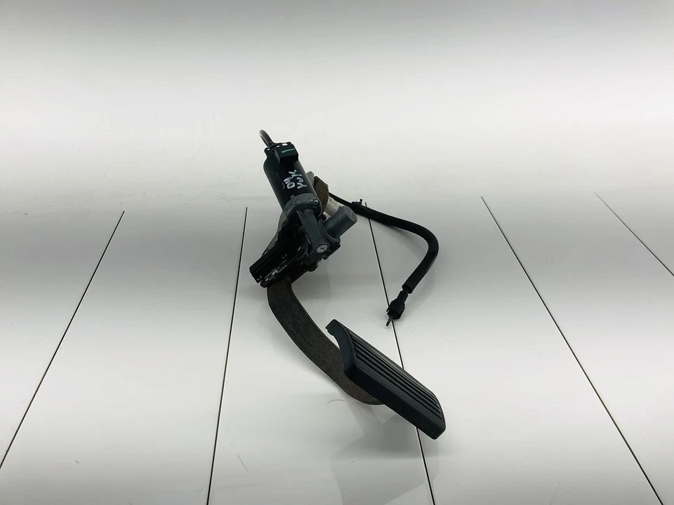 04-06 GMC YUKON XL 1500 6.0L V8 EMERGENCY FOOT BRAKE PEDAL OEM - Image 2 of 4