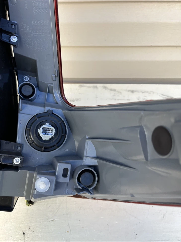 Luz trasera exterior izquierda lado conductor Honda CR-V 2017-2022 Foto 4 de 4