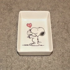 Peanuts Snoopy Hugging Woodstock Hard Plastic 4-5/8" Soap Jewlery Trinket Dish