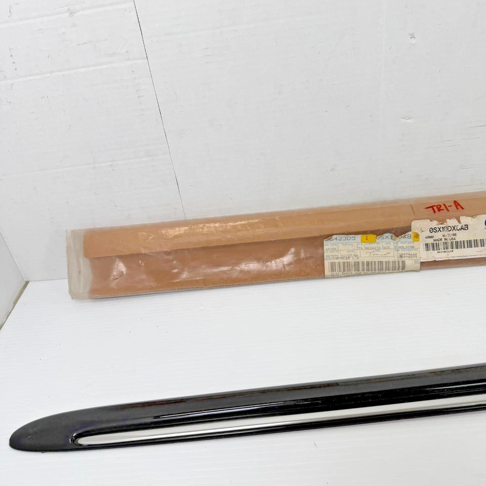 НОВЫЙ 2001 - 2006 CHRYSLER SEBRING ПЕРЕДНЯЯ ПРАВАЯ ДВЕРЬ МОЛДИНГ 0SX10DX8AB OEM - Изображение 3 из 4