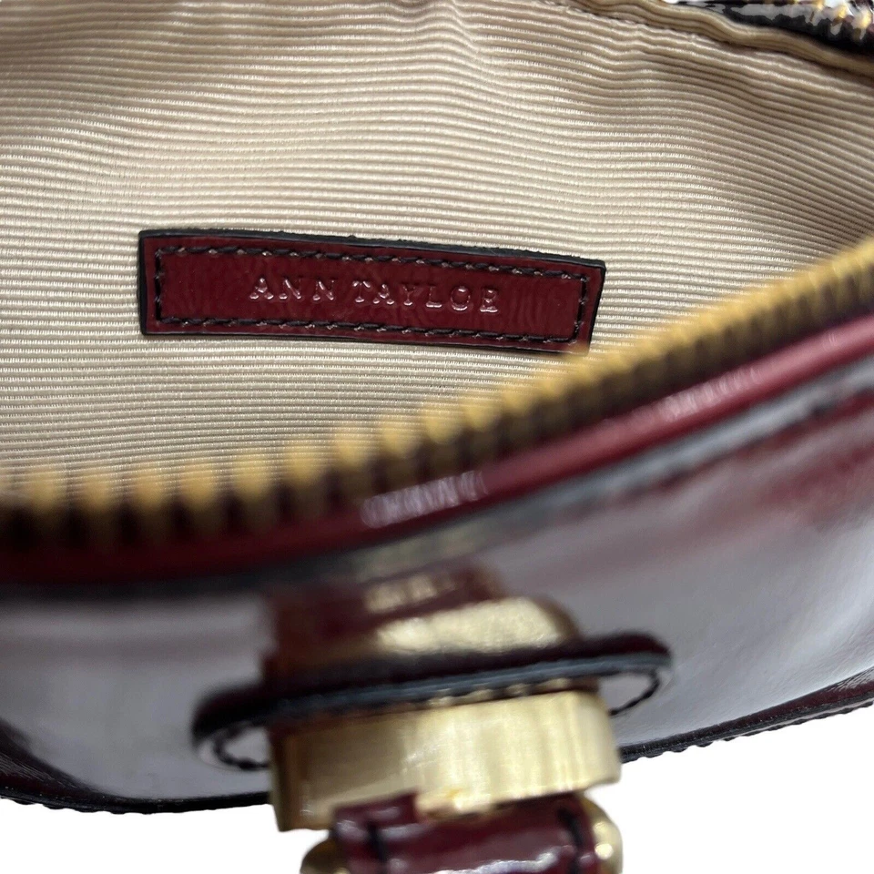 ANN TAYLOR Purse Wristlet Clutch Case Maroon Patent Gold-tone Turnlock Zippered - Image 4 of 4