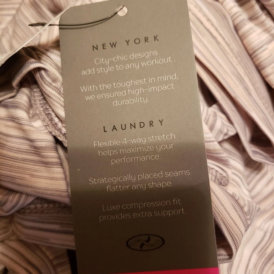 Camiseta deportiva New York Laundry con cuello en V talla pequeña Foto 3 de 4