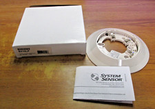 NIB. SYSTEM SENSOR PLUG-IN DETECTOR BASE 6.1" x .76" CAT# B210LP .. UO-63