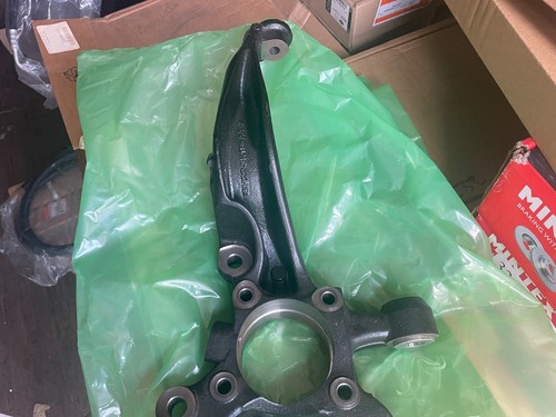 Land Rover Discovery 3 NEW GENUINE LH front suspension knuckle RUB500270 22C - Picture 3 of 10