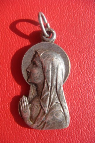 OLD FRANCE VIRGIN MARY - LOURDES APPARITION BEAUTIFUL RELIGIOUS MEDAL PENDANT