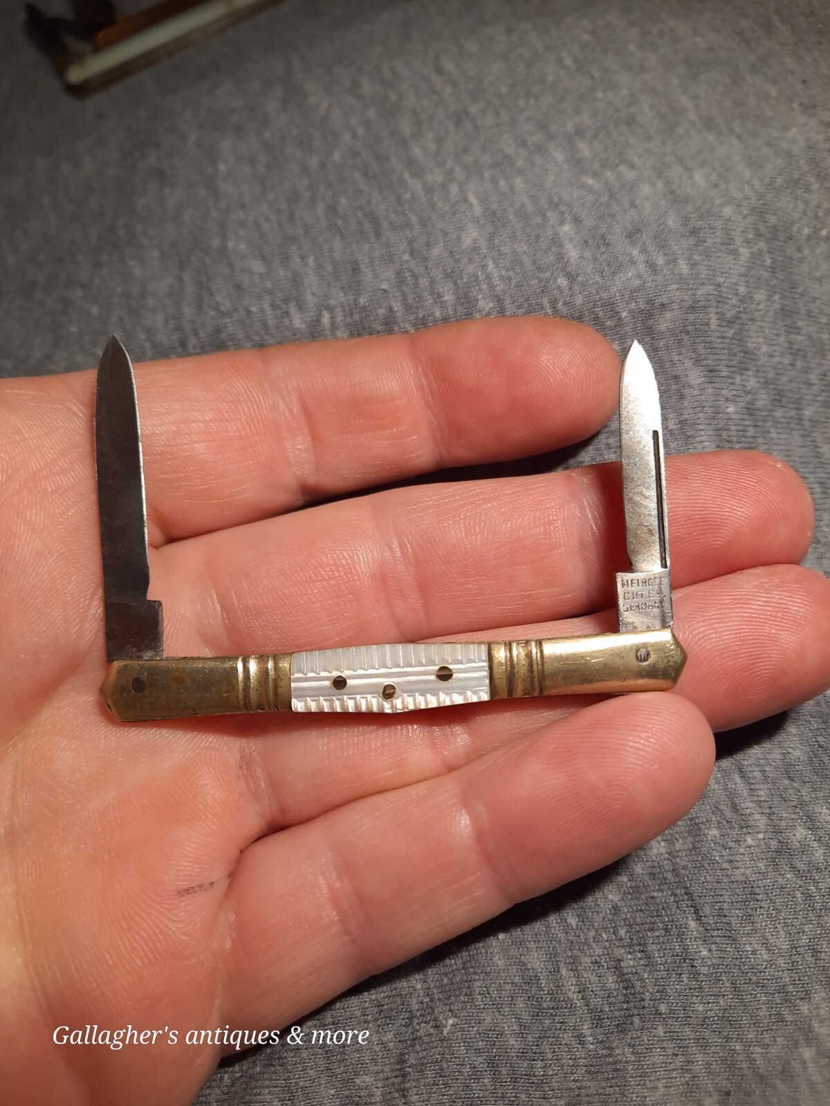 F. Antique Melrose Cut Co Pocket Pen Knife 2 Blades Mother of Pearl