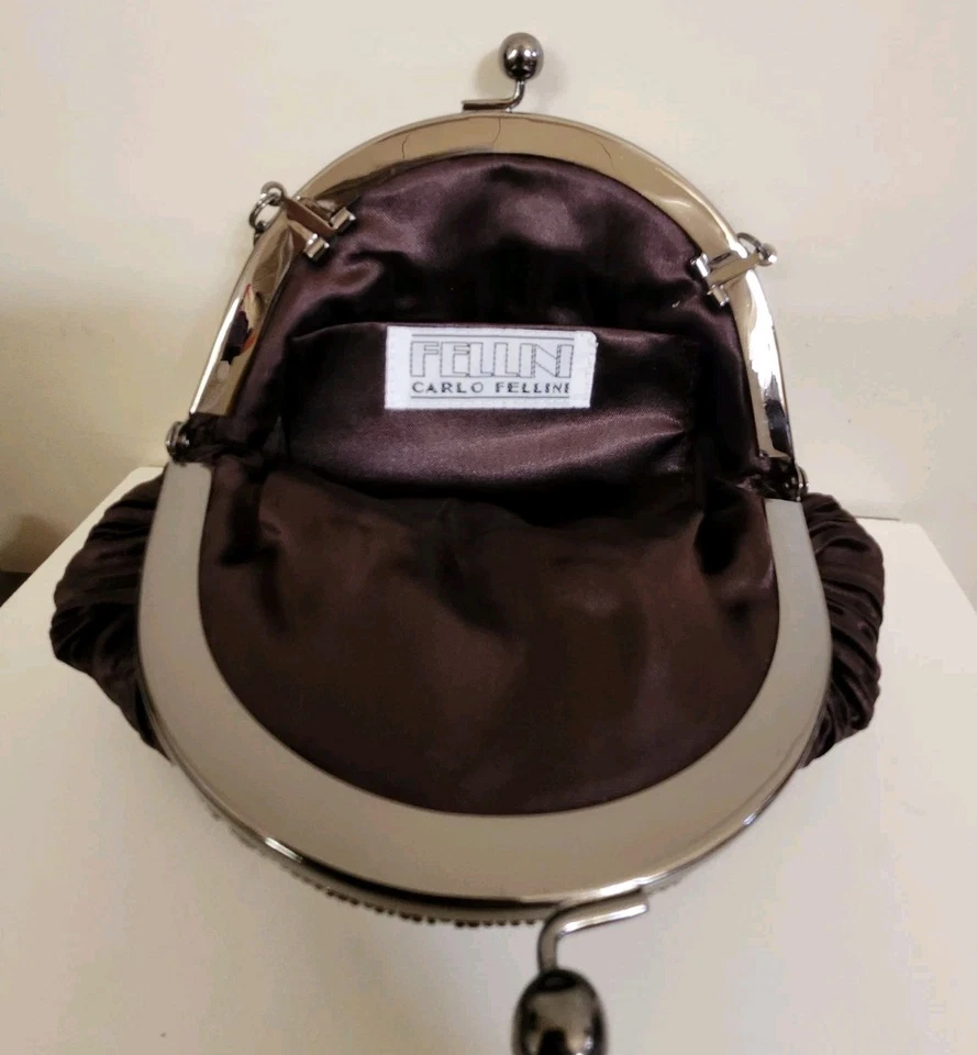 NUEVO Bolso sin asas/bolso de hombro Carlo Fellini marrón de noche plisado satinado con marco de cuentas Foto 4 de 4