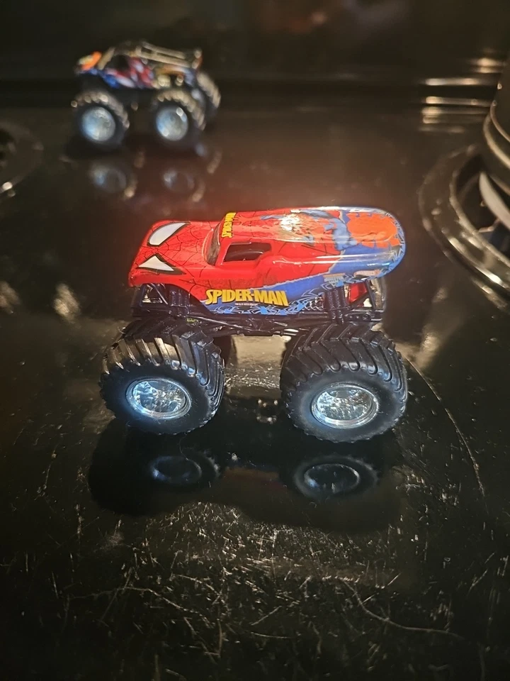 Hot Wheels Monster Jam Truck Spider Man Diecast Marvel Monster Truck 1/64 - Image 3 of 4