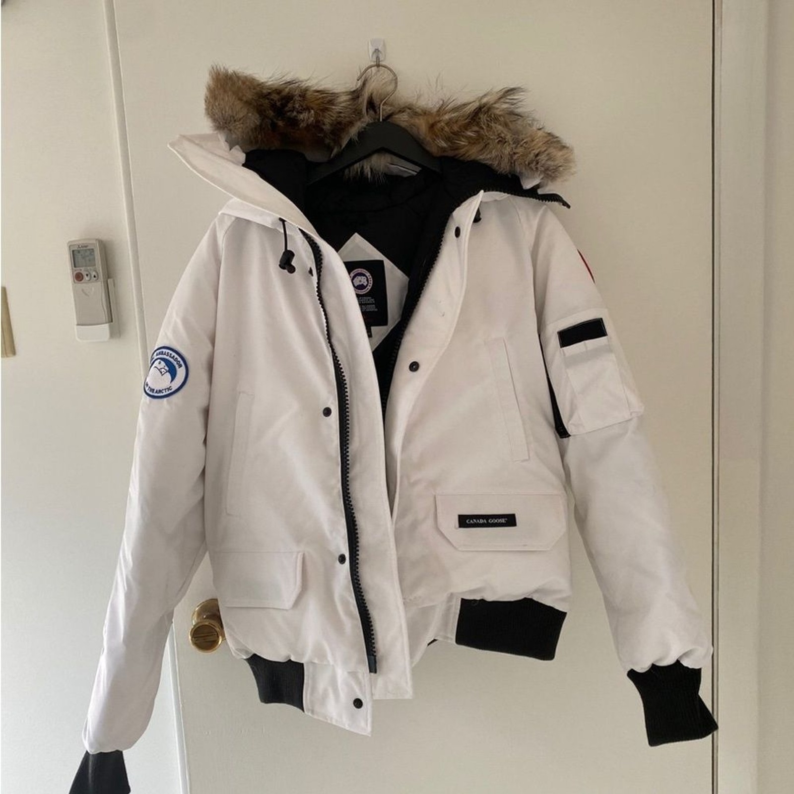 Rare Men’s Canada goose white bomber jacket image 2