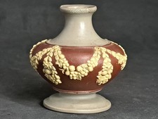 Petit Vase Boch Frères Keramis, Grès Orné Style Wedgwood, Fin XIXe / Début XXe