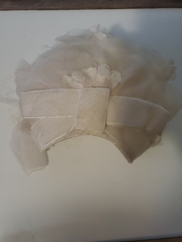 VINTAGE 1950's BREWSTER White Hat with bow and netting