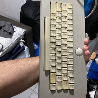 ATARI XEgs  KEYBOARD Untested Look Serial R1784 Us
