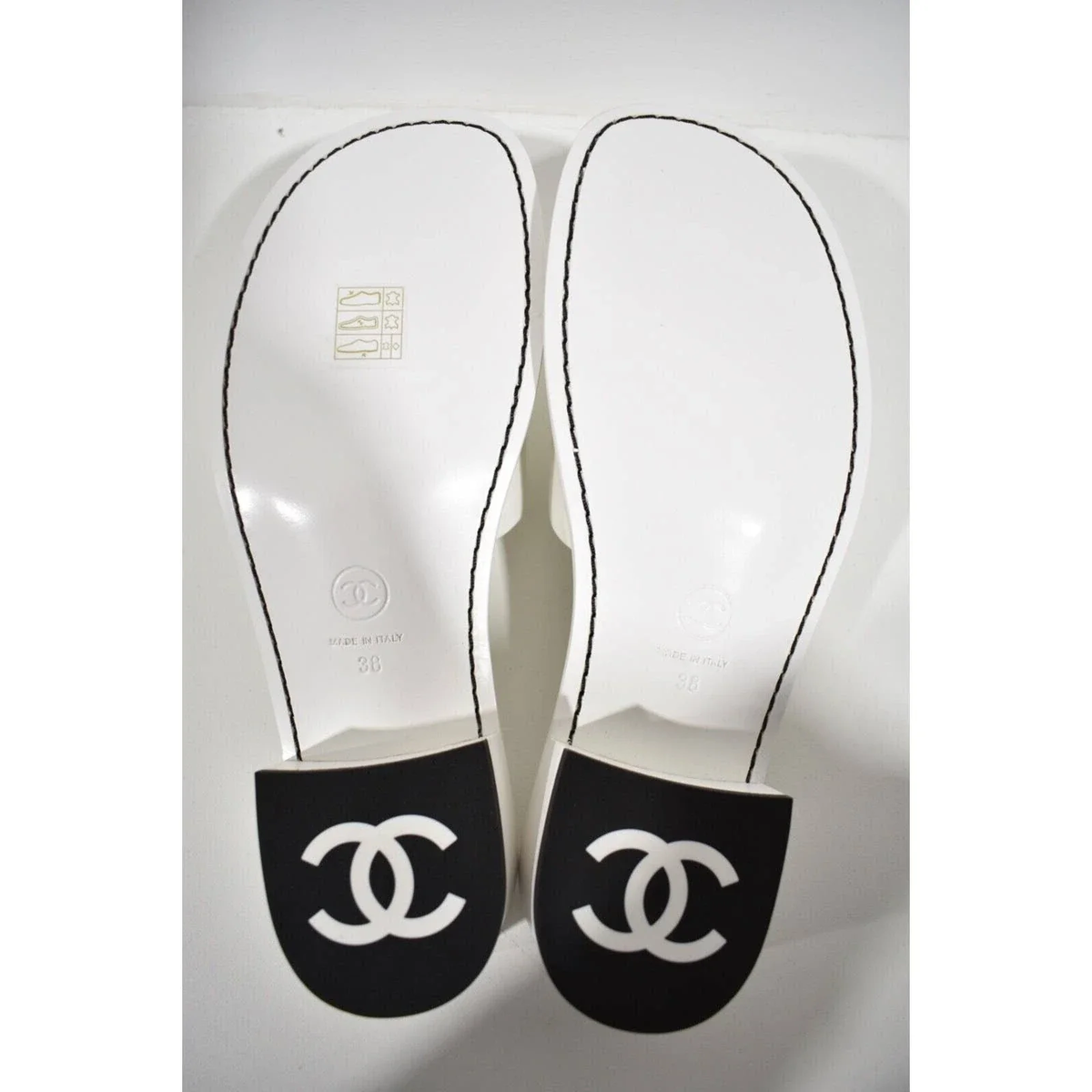 Chanel 22S White Calfskin Leather CC Logo Mules Slide Sandal Block