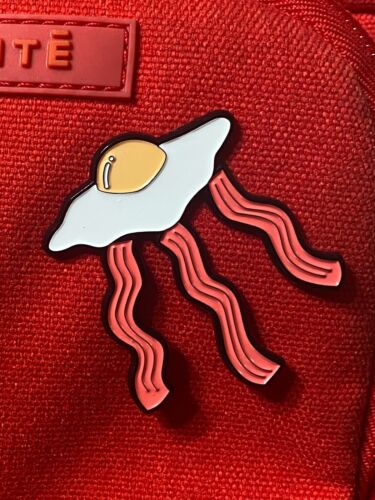 Brunch Invaders - Spilla smaltata morbida piattino volante UFO uova e pancetta colazione - Foto 3 di 3