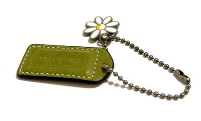 NICE VINTAGE COACH EMBOSSED GREEN LEATHER DAISY MOTIF BAG HANGTAG