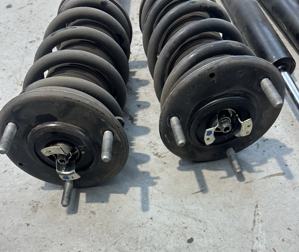 Kit de descenso Lexus GS350 para tracción trasera 2013-2019 con suspensión adaptativa Foto 2 de 4