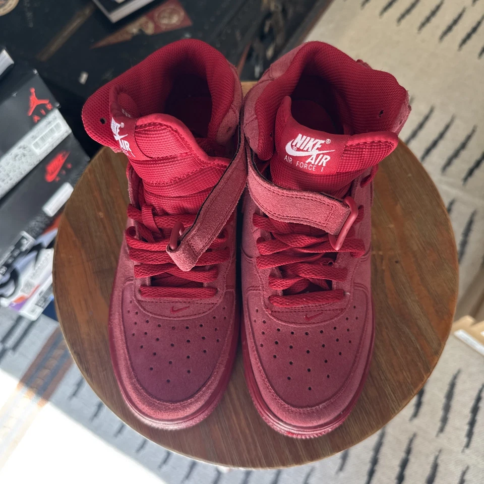 Nike Airforce 1 Gimnasio Rojo Gamuza talla 6y 614195-603- Usado Foto 3 de 4