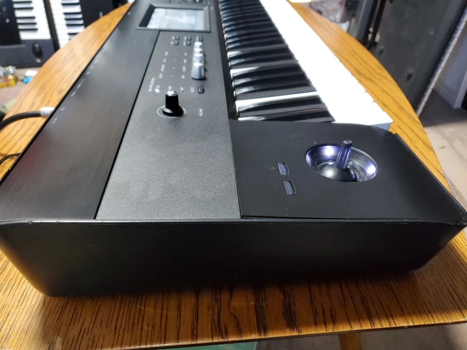 KORG KROME Music Workstation 61 Key Synthesizer Good Condition Japan w Adapter - Image 4 of 4