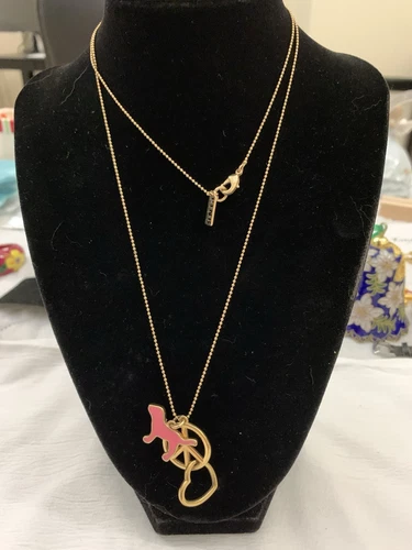 UNDERCOVER Collana con ciondolo cane ROSA Victoria's Secret segno di pace cuore rosa il tuo pianeta 25"