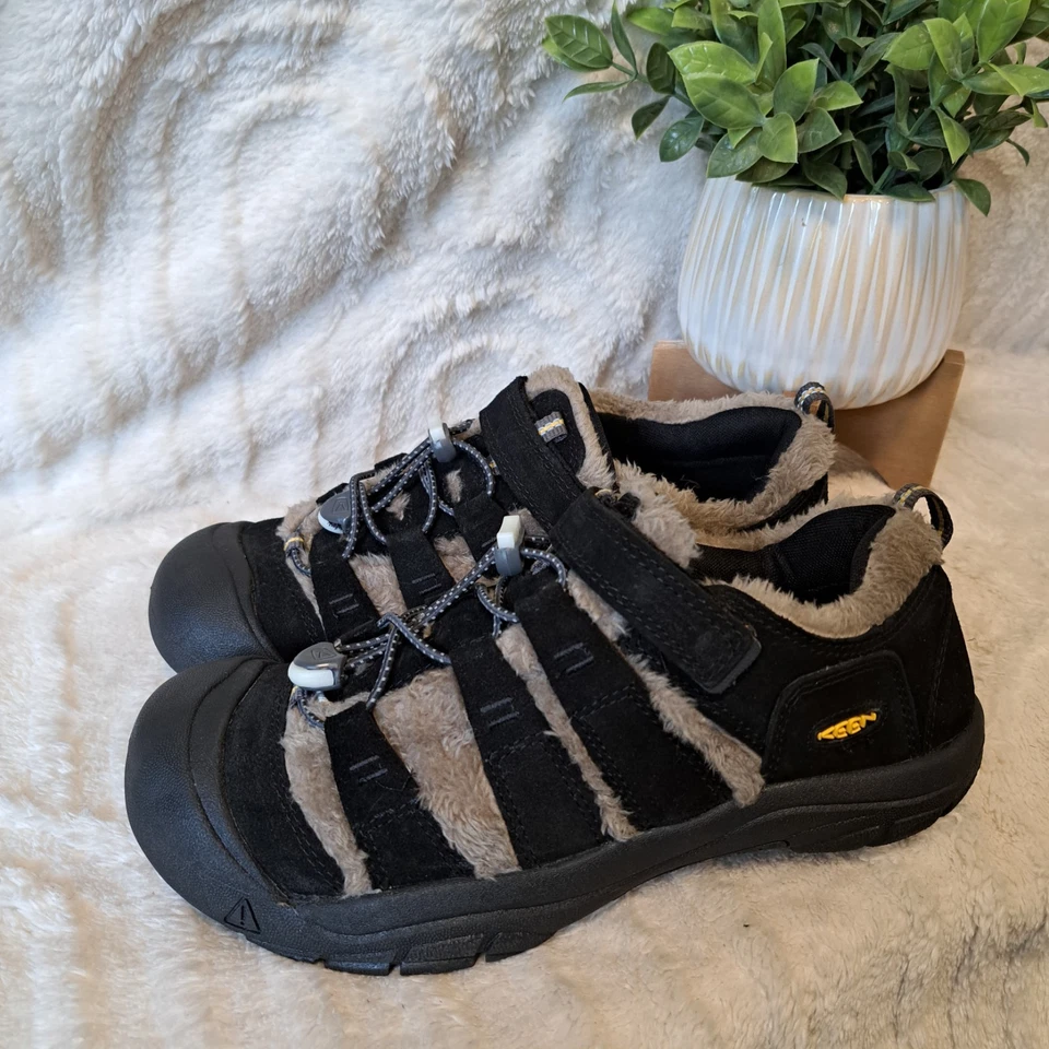 Zapatos de gamuza Keen Newport de piel BigFoot dorados negros para niños grandes jóvenes talla 7 Foto 4 de 4