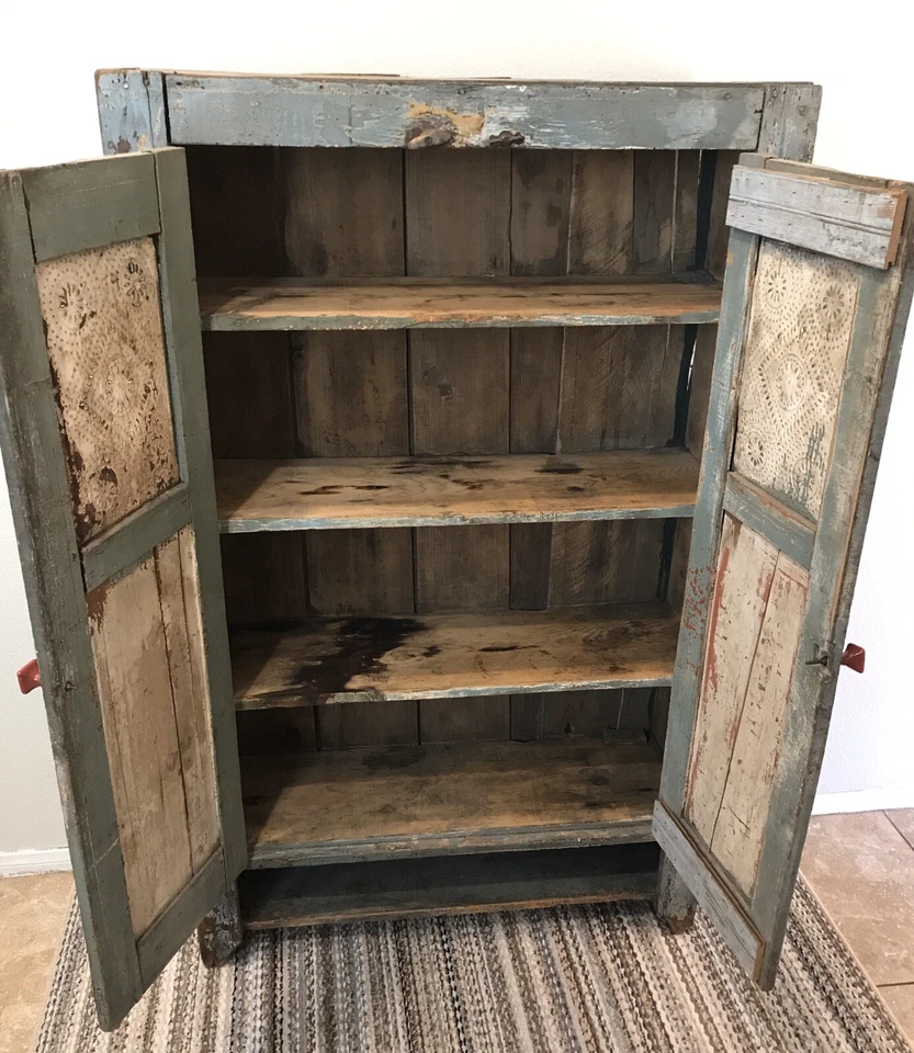 Antiguo gabinete de caja fuerte para pastel de madera con panel de hojalata perforado de 1800 Robin Egg Blue Farmhouse Foto 4 de 4