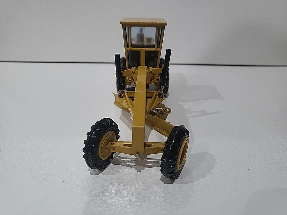 Niveleuse CATERPILLAR 12G NZG 150 Echelle 1/50 - Photo 4/4