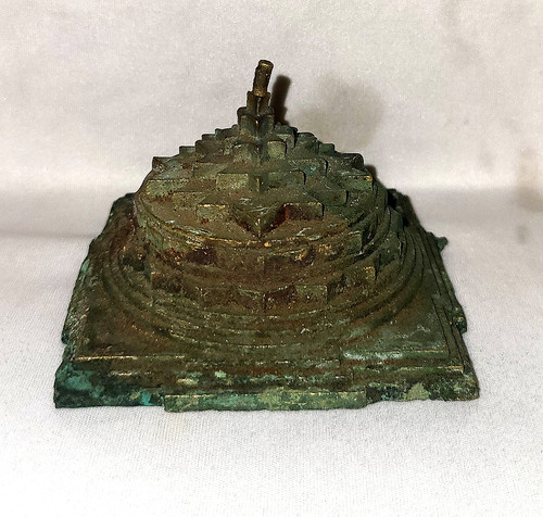 ANTIQUE TRADITIONAL INDIAN RITUAL BRONZE LAKSHMI SHREE YANTA PYRAMID SHAPE RARE