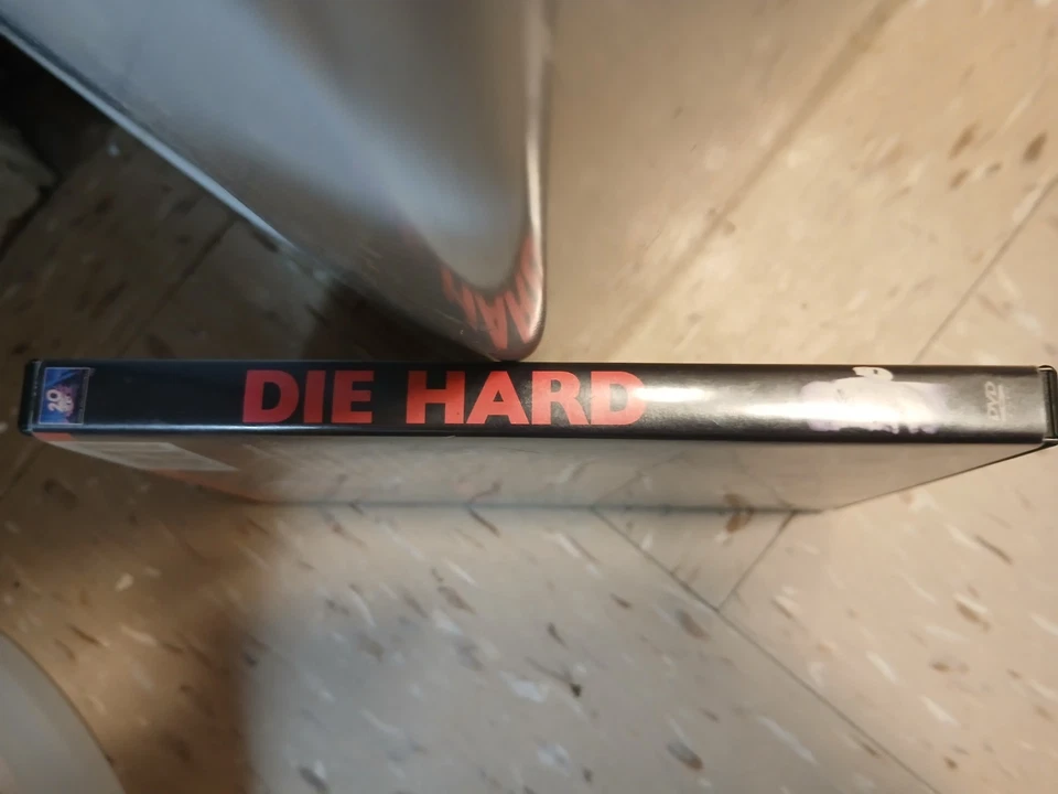 Die Hard (DVD, 2004 Widescreen Edition) - Image 2 of 4