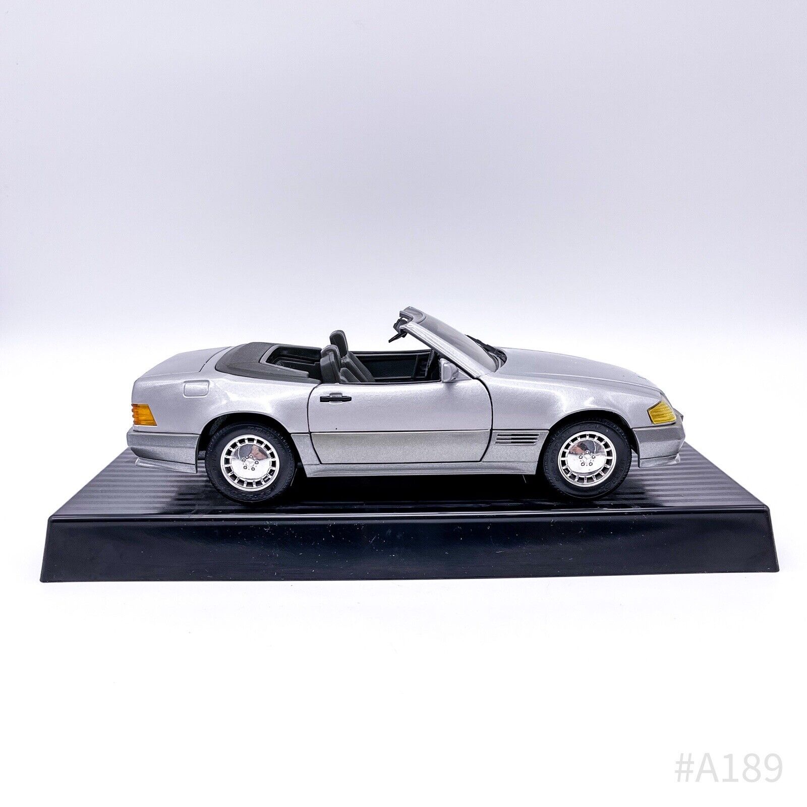 Vintage Mercedes-Benz Model Car 500SL (1989) Scale 1:18 Silver