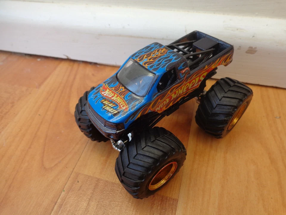 Hot Wheels Monster Jam Camion Monstre Diecast 1/64 - Beat That Bleu - Photo 1/2