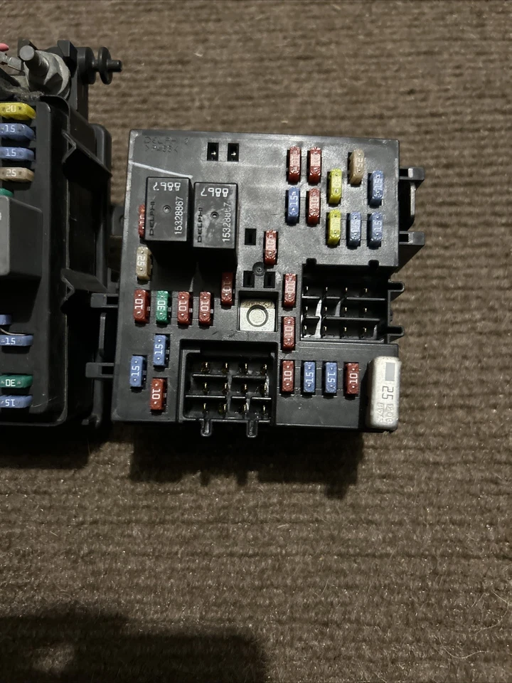 Used Fuse Box fits: 2000 Chevrolet Suburban 1500  Grade A - Image 3 of 4
