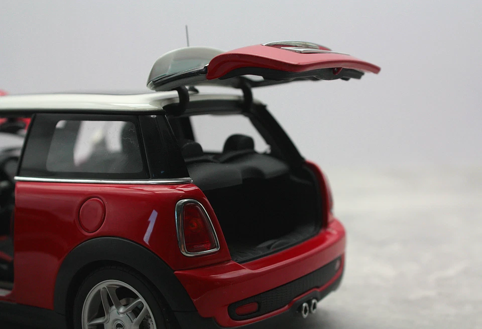 Autoart 1/18 Scale BMW Mini Cooper S red car model - Image 4 of 4