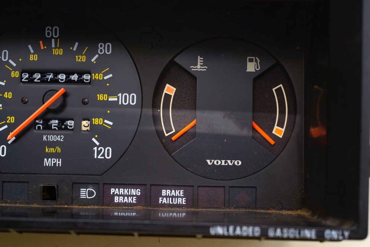 1982-1993 Volvo Tachometer Gauge Cluster Speedometer OEM #4513EM
