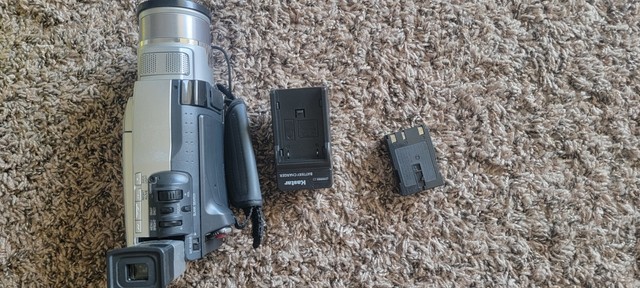 JVC Tested GR-DVL120U Mini Dv Camcorder Charger and Battery JVC Tested GR-DVL120U Mini Dv Camcorder Charger and Battery