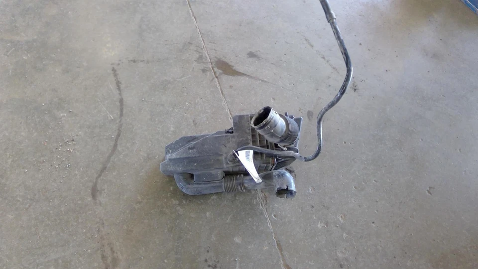 Conjunto de filtro de aire usado se adapta a: Ford Fiesta 2015 1,6 L sin turbo grado A Foto 2 de 4