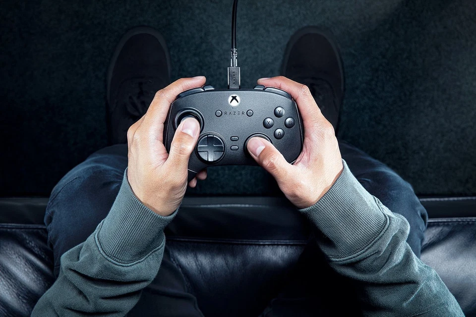 Razer Wolverine V3 Tournament Edition - Kabelgebundener Esports Controller für X - Immagine 3 di 4