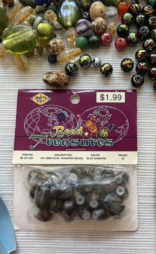 Lot Of Bead Loose Mixed Lot Glass Plastic Stone Vintage Modern 1.9 Lbs - Picture 7 of 8