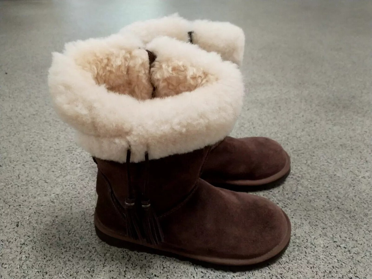 NWOB UGG Australia F100 Dark Brown Genuine Suede Tassels  display picture 2