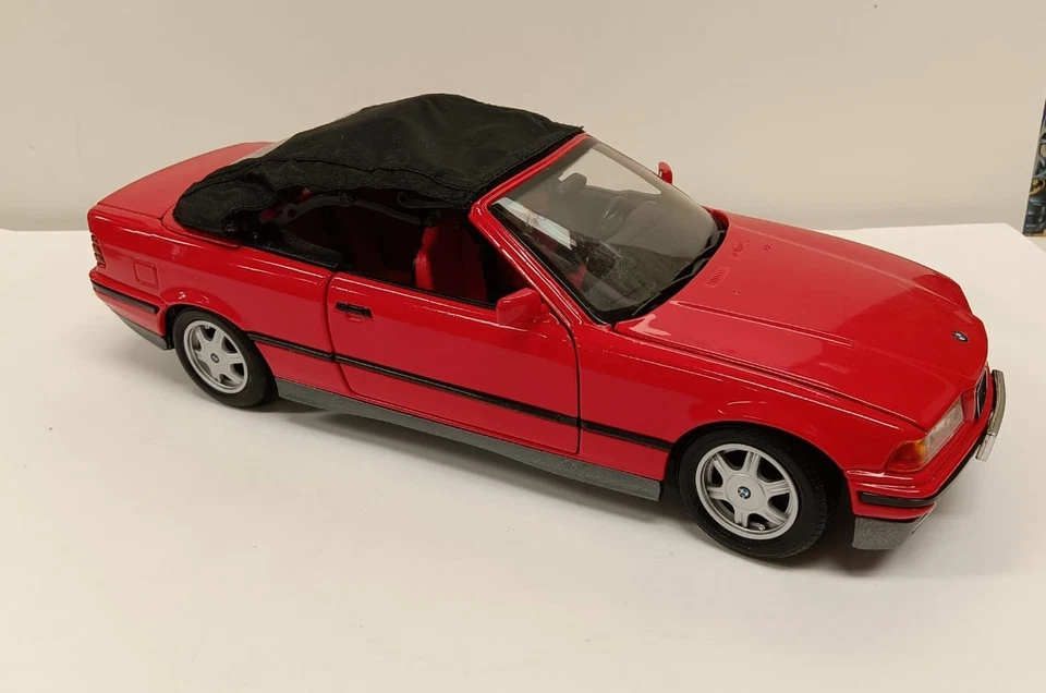 BMW 325i Convertibile 1993 Maisto 1/18 NO BOX - Immagine 2 di 4