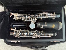 Półprofesjonalny obój, używany tylko raz, aby spróbować. Prawie nowy.