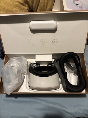 Quest 2 256GB VR Headset White With Accessory Case Barely Used